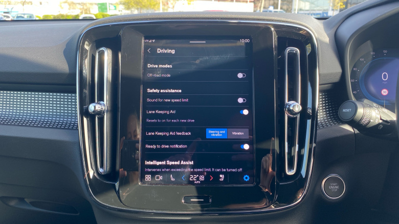 Volvo XC40 2.0 B4P Plus Dark 5dr Auto Petrol Estate